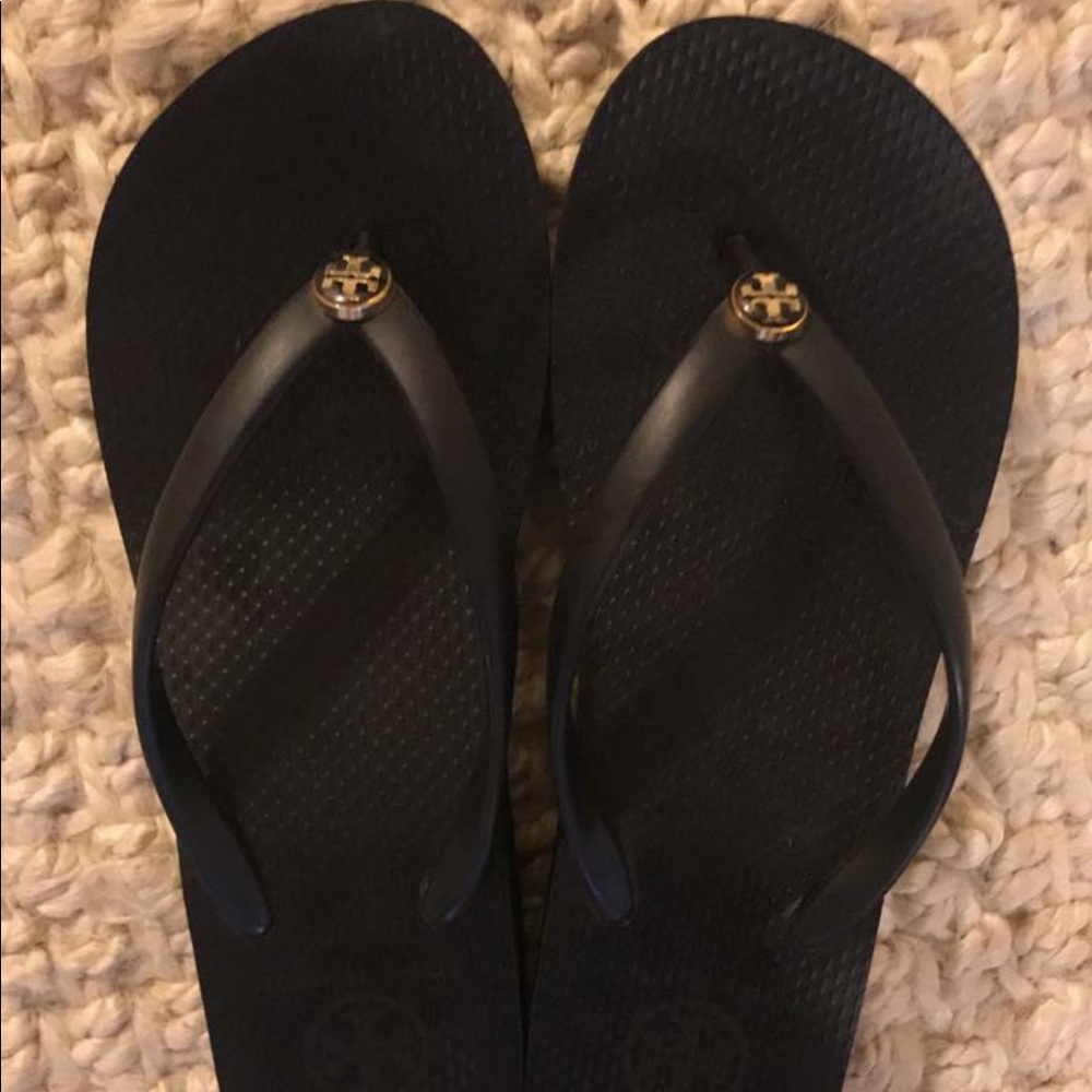 Black lifted Tory Burch sandals🤩🤩